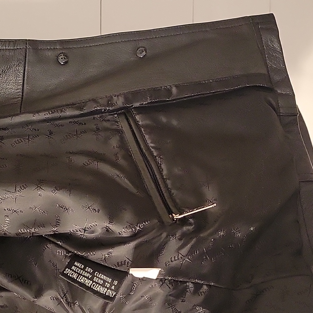 Leather jacket - Picture 4 of 8